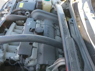 2005 Volvo S60 с VIN YV1RH592052459505, выставлен на аукционе IAAI как лот 41582640 с пробегом 91 343 миль миль и . История ставок и продаж доступна на DreamBid. Изображение 19.