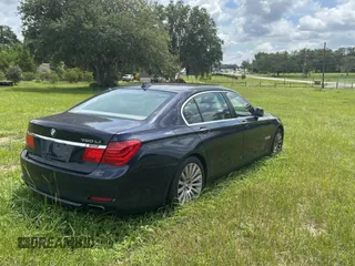 2012 BMW 7 Series 750Li xDrive z VIN WBAKC8C59CC437999, wystawiony jako Copart lot #59036005 z przebiegiem 145 420 mil mil oraz Tytuł czysty. Historia ofert i sprzedaży dostępna na DreamBid. Obrazek 4.