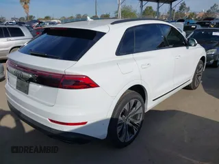 2024 Audi Q8 Premium Plus z VIN WA1BVBF19RD018552, wystawiony jako IAAI lot #41857441 z przebiegiem 3 188 mil mil oraz . Historia ofert i sprzedaży dostępna na DreamBid. Obrazek 4.