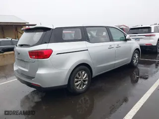 2019 Kia Sedona L with VIN KNDMA5C18K6541538, listed as a IAAI auction lot 41643348 with 92,042 mi miles. Bid and sale history available at carsss.com. Image 4.