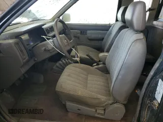 1986 Nissan Hardbody E z VIN 1N6ND16Y7GC413942, wystawiony jako Copart lot #57677605 z przebiegiem 126 183 mil mil oraz Tytuł czysty. Historia ofert i sprzedaży dostępna na DreamBid. Obrazek 7.