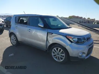 2018 Kia Soul + with VIN KNDJP3A50J7575722, listed as a IAAI auction lot 40411152 with 82,370 mi miles. Bid and sale history available at carsss.com. Image 1.