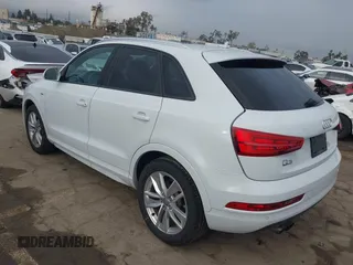 2018 Audi Q3 Premium z VIN WA1BCCFSXJR028356, wystawiony jako IAAI lot #41761544 z przebiegiem 82 877 mil mil oraz . Historia ofert i sprzedaży dostępna na DreamBid. Obrazek 3.