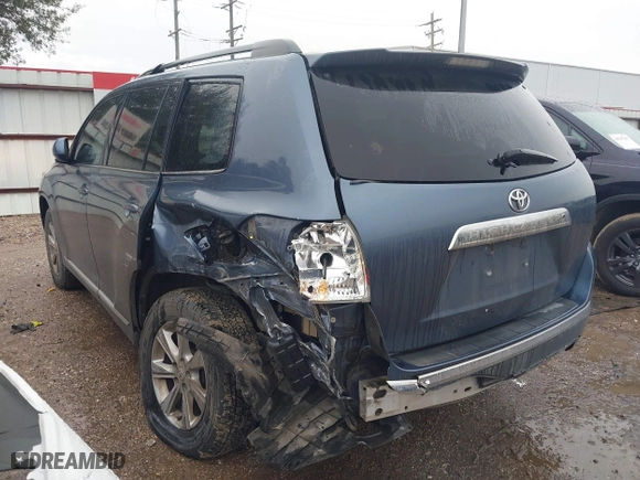 2011 Toyota Highlander with VIN 5TDZK3EH8BS028548, listed as a IAAI auction lot 41346300 with 198,043 mi miles. Bid and sale history available at carsss.com. Image 3.