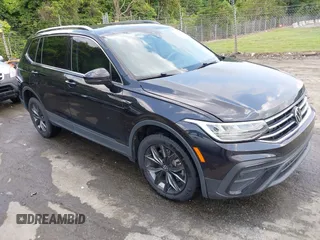 2022 Volkswagen Tiguan SE z VIN 3VV3B7AX8NM060805, wystawiony jako IAAI lot #42271670 z przebiegiem 41 143 mil mil oraz . Historia ofert i sprzedaży dostępna na DreamBid. Obrazek 1.
