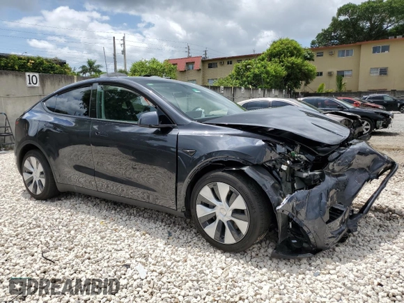 2024 Tesla Model Y with VIN 7SAYGDED2RF040079, listed as a Copart auction lot 57237054 with 2,549 mi miles and Non Repairable. Bid and sale history available at DreamBid. Image 4.