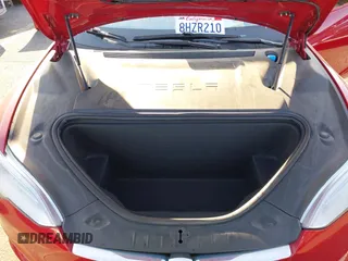 2018 Tesla Model S 75D z VIN 5YJSA1E22JF291433, wystawiony jako IAAI lot #42316194 z przebiegiem 59 143 mil mil oraz . Historia ofert i sprzedaży dostępna na DreamBid. Obrazek 10.