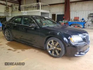 2013 Chrysler 300 SRT-8 z VIN 2C3CCAFJ5DH652791, wystawiony jako Copart lot #55895915 z przebiegiem 146 485 mil mil oraz Szkoda całkowita • Salvage title. Historia ofert i sprzedaży dostępna na DreamBid. Obrazek 4.