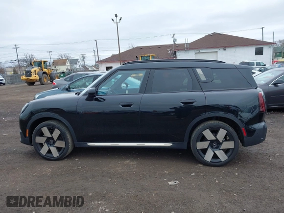 2025 MINI Countryman S z VIN WMZ23GA06S7P27483, wystawiony jako IAAI lot #42043477 z przebiegiem 3 781 mil mil oraz . Historia ofert i sprzedaży dostępna na DreamBid. Obrazek 14.