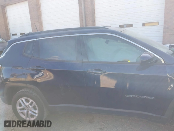 2020 Jeep Compass Sport z VIN 3C4NJCAB1LT169603, wystawiony jako IAAI lot #40993649 z przebiegiem 99 196 mil mil oraz . Historia ofert i sprzedaży dostępna na DreamBid. Obrazek 13.