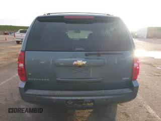 2008 Chevrolet Suburban LTZ with VIN 3GNFK16308G140995, listed as a IAAI auction lot 41720903 with 260,001 mi miles. Bid and sale history available at carsss.com. Image 17.