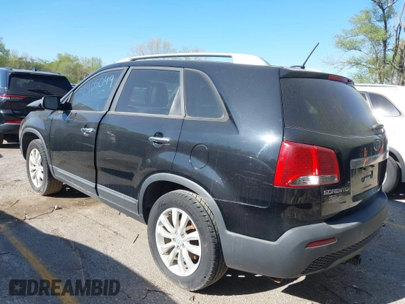 2011 Kia Sorento LX with VIN 5XYKT4A2XBG073333, listed as a IAAI auction lot 39936619 with Not Provided miles. Bid and sale history available at carsss.com. Image 3.