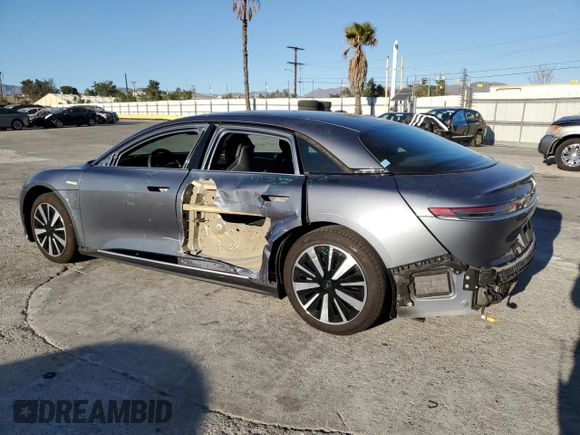 2023 Lucid Air Pure z VIN 50EA1PFA0PA006410, wystawiony jako Copart lot #89054185 z przebiegiem 13 605 mil mil oraz Szkody całkowita. Historia ofert i sprzedaży dostępna na DreamBid. Obrazek 2.