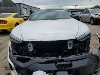 2022 Audi e-tron GT Premium Plus z VIN WAUCJBFW3N7008607, wystawiony jako Copart lot #46582463 z przebiegiem 5996 mil mil oraz . Historia ofert i sprzedaży dostępna na DreamBid. Obrazek 5.