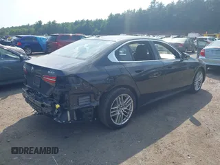 2024 BMW 5 Series 530i с VIN WBA43FJ03RCS39433, выставлен на аукционе IAAI как лот 42396985 с пробегом 2 327 миль миль и . История ставок и продаж доступна на DreamBid. Изображение 4.