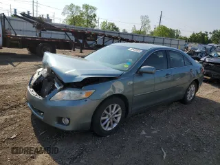 2011 Toyota Camry LE z VIN 4T1BF3EK1BU739694, wystawiony jako Copart lot #60433935 z przebiegiem 218 919 mil mil oraz Czysty tytuł • Clean title. Historia ofert i sprzedaży dostępna na DreamBid. Obrazek 1.