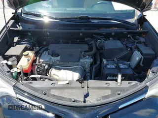 2018 Toyota RAV4 XLE z VIN 2T3RFREV4JW753672, wystawiony jako IAAI lot #42239541 z przebiegiem 83 404 mil mil oraz . Historia ofert i sprzedaży dostępna na DreamBid. Obrazek 10.