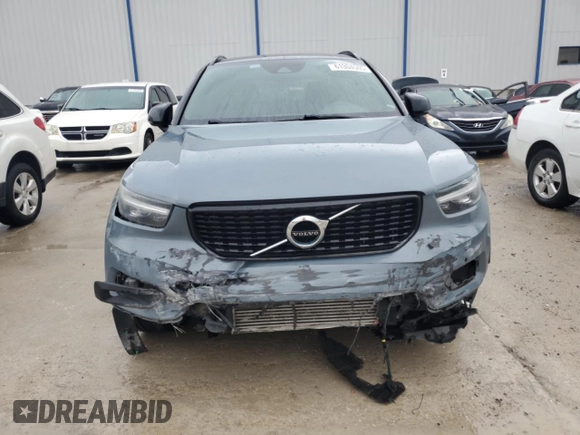 2020 Volvo XC40 R-Design with VIN YV4162UM4L2337658, listed as a Copart auction lot 61304505 with 105,673 mi miles and Salvage title. Bid and sale history available at DreamBid. Image 5.