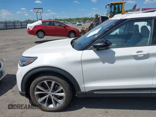 2025 Ford Explorer Platinum z VIN 1FMWK8HC0SGA53398, wystawiony jako IAAI lot #41999876 z przebiegiem 3 319 mil mil oraz . Historia ofert i sprzedaży dostępna na DreamBid. Obrazek 15.