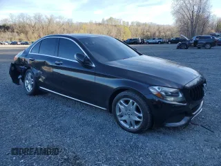 2018 Mercedes-Benz C 300 with VIN 55SWF4KB6JU259253, listed as a Copart auction lot 53642375 with 33,600 mi miles and Salvage Title. Bid and sale history available at DreamBid. Image 4.