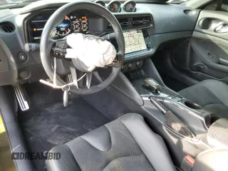 2023 Nissan Z Performance z VIN JN1BZ4BH1PM310365, wystawiony jako Copart lot #86401434 z przebiegiem 10 320 mil mil oraz Szkoda całkowita • Salvage title. Historia ofert i sprzedaży dostępna na DreamBid. Obrazek 8.