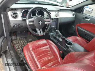 2006 Ford Mustang GT Deluxe z VIN 1ZVFT82H665205379, wystawiony jako Copart lot #57790135 z przebiegiem 193 607 mil mil oraz Szkoda całkowita • Salvage title. Historia ofert i sprzedaży dostępna na DreamBid. Obrazek 8.