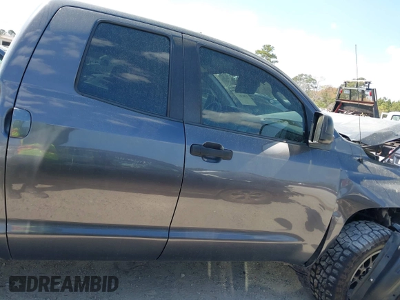 2014 Toyota Tundra 4WD Truck SR with VIN 5TFUM5F11EX055025, listed as a IAAI auction lot 41883017 with 100,565 mi miles. Bid and sale history available at carsss.com. Image 13.
