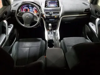 2018 Mitsubishi Eclipse Cross LE z VIN JA4AT4AA9JZ068394, wystawiony jako Copart lot #53265155 z przebiegiem 107 763 mil mil oraz Szkoda całkowita • Salvage title. Historia ofert i sprzedaży dostępna na DreamBid. Obrazek 8.