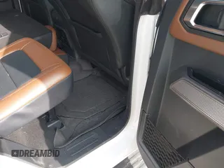 2023 Ford Bronco z VIN 1FMEE5DP2PLB01735, wystawiony jako IAAI lot #42687705 z przebiegiem 40 284 mil mil oraz . Historia ofert i sprzedaży dostępna na DreamBid. Obrazek 8.