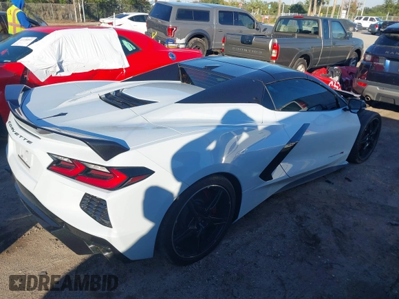 2021 Chevrolet Corvette 2LT with VIN 1G1YB3D45M5125069, listed as a IAAI auction lot 41165588 with 8,765 mi miles. Bid and sale history available at carsss.com. Image 4.