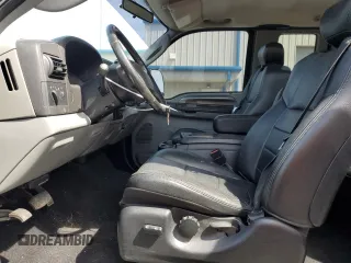 2006 Ford F-250 XL z VIN 1FTSX21596EC30884, wystawiony jako Copart lot #53560955 z przebiegiem 117 331 mil mil oraz Szkoda całkowita • Salvage title. Historia ofert i sprzedaży dostępna na DreamBid. Obrazek 7.