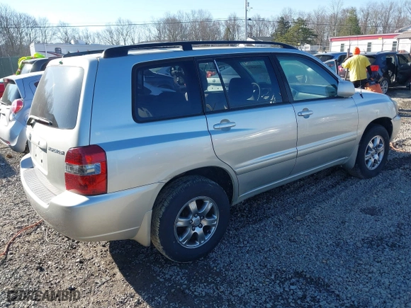 2006 Toyota Highlander w/3rd Row with VIN JTEEP21A360145395, listed as a IAAI auction lot 41674994 with 221,794 mi miles. Bid and sale history available at carsss.com. Image 4.