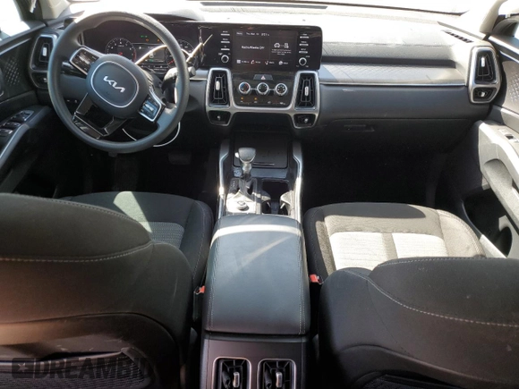 2022 Kia Sorento LX z VIN 5XYRG4LC9NG086684, wystawiony jako Copart lot #48925425 z przebiegiem 51 376 mil mil oraz Szkoda całkowita • Salvage title. Historia ofert i sprzedaży dostępna na DreamBid. Obrazek 8.