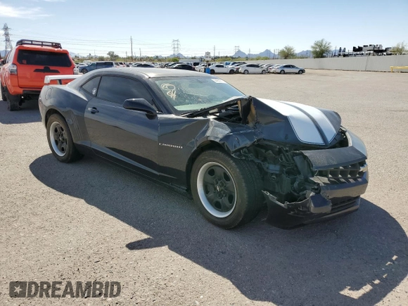 2013 Chevrolet Camaro LS z VIN 2G1FA1E37D9166438, wystawiony jako Copart lot #54959315 z przebiegiem 140 248 mil mil oraz Szkoda całkowita • Salvage title. Historia ofert i sprzedaży dostępna na DreamBid. Obrazek 4.