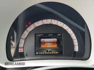 2016 Smart fortwo Passion z VIN WMEFJ5DAXGK123943, wystawiony jako Copart lot #51904865 z przebiegiem 69 821 mil mil oraz Szkody całkowita. Historia ofert i sprzedaży dostępna na DreamBid. Obrazek 9.
