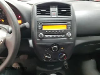 2017 Nissan Versa SV z VIN 3N1CN7AP8HL812361, wystawiony jako IAAI lot #42136660 z przebiegiem 25 584 mil mil oraz . Historia ofert i sprzedaży dostępna na DreamBid. Obrazek 1.