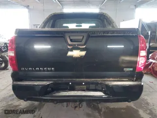 2011 Chevrolet Avalanche LS with VIN 3GNTKEE30BG375142, listed as a IAAI auction lot 41369489 with 127,165 mi miles. Bid and sale history available at carsss.com. Image 16.