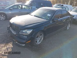 2012 Mercedes-Benz C 300 Sport с VIN WDDGF8BB7CR198950, выставлен на аукционе IAAI как лот 42138119 с пробегом Не указан миль и . История ставок и продаж доступна на DreamBid. Изображение 17.