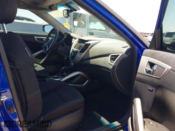 2013 Hyundai Veloster w/Gray Int z VIN KMHTC6AD3DU134956, wystawiony jako IAAI lot #42560944 z przebiegiem 108 166 mil mil oraz . Historia ofert i sprzedaży dostępna na DreamBid. Obrazek 5.