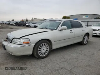 2005 Lincoln Town Car Signature Limited z VIN 1LNHM82W05Y634517, wystawiony jako Copart lot #81169564 z przebiegiem 193 914 mil mil oraz Szkoda całkowita • Salvage title. Historia ofert i sprzedaży dostępna na DreamBid. Obrazek 1.