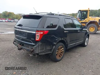 2014 Ford Explorer XLT z VIN 1FM5K8D87EGA95018, wystawiony jako IAAI lot #40465950 z przebiegiem 127 634 mil mil oraz . Historia ofert i sprzedaży dostępna na DreamBid. Obrazek 4.