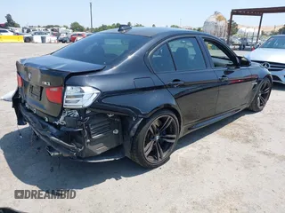 2015 BMW M3 z VIN WBS3C9C59FP804029, wystawiony jako IAAI lot #42438618 z przebiegiem 109 817 mil mil oraz . Historia ofert i sprzedaży dostępna na DreamBid. Obrazek 4.