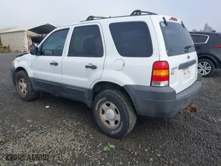 2007 Ford Escape XLS with VIN 1FMYU02Z17KB52415, listed as a IAAI auction lot 40797438 with 231,595 mi miles. Bid and sale history available at carsss.com. Image 3.