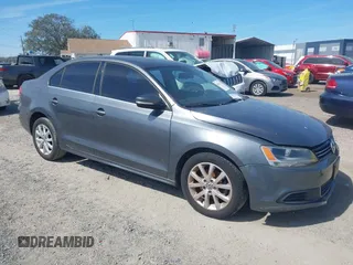 2013 Volkswagen Jetta Sedan SE w/Convenience/Sunroof with VIN 3VWBP7AJ3DM258887, listed as a IAAI auction lot 41611167 with 134,406 mi miles. Bid and sale history available at carsss.com. Image 1.