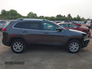2017 Jeep Cherokee Latitude z VIN 1C4PJMCB8HW563256, wystawiony jako IAAI lot #42401873 z przebiegiem 258 934 mil mil oraz . Historia ofert i sprzedaży dostępna na DreamBid. Obrazek 14.