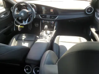 2022 Alfa Romeo Giulia z VIN ZARFAMAN6N7660086, wystawiony jako Copart lot #66881384 z przebiegiem 29 682 mil mil oraz Szkoda całkowita • Salvage title. Historia ofert i sprzedaży dostępna na DreamBid. Obrazek 8.