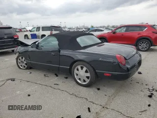 2003 Ford Thunderbird Deluxe z VIN 1FAHP60AX3Y101570, wystawiony jako Copart lot #51546865 z przebiegiem 108 736 mil mil oraz Szkoda całkowita • Salvage title. Historia ofert i sprzedaży dostępna na DreamBid. Obrazek 2.
