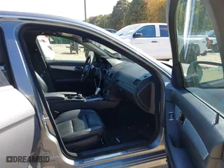 2008 Mercedes-Benz C-Class 3.0L Sport with VIN WDDGF54X88F087887, listed as a IAAI auction lot 40700660 with 190,436 mi miles. Bid and sale history available at carsss.com. Image 5.
