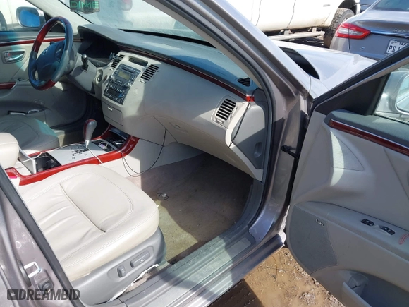 2008 Hyundai Azera Limited with VIN KMHFC46F28A282406, listed as a IAAI auction lot 41644061 with 1 mi miles. Bid and sale history available at carsss.com. Image 5.