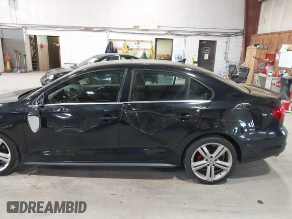 2015 Volkswagen Jetta Sedan 2.0T GLI SE with VIN 3VW5T7AJ0FM275867, listed as a IAAI auction lot 42133491 with 98,718 mi miles. Bid and sale history available at carsss.com. Image 6.